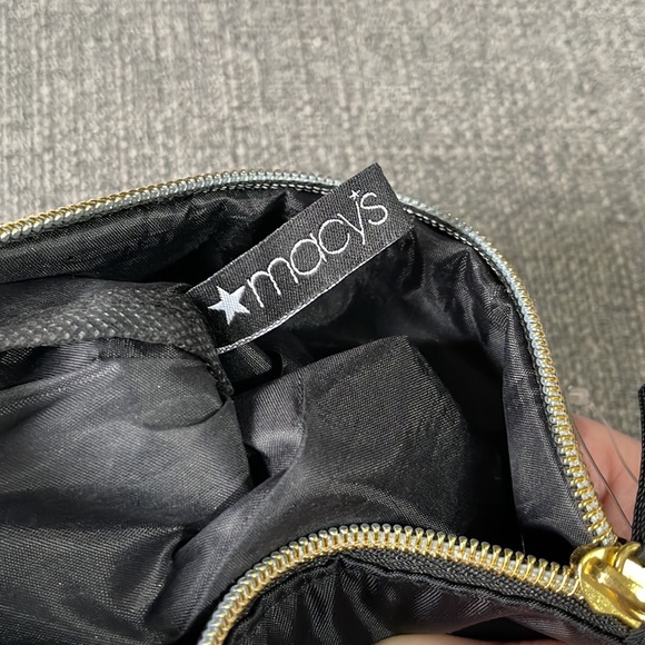 Kiss & Makeup 💋 Cosmetics Bag - Picture 6 of 8